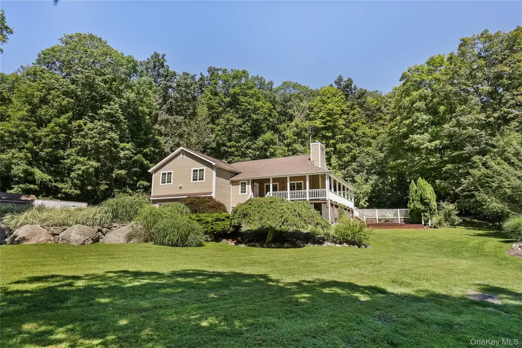 122 Wiccopee Road Putnam Valley NY 10579