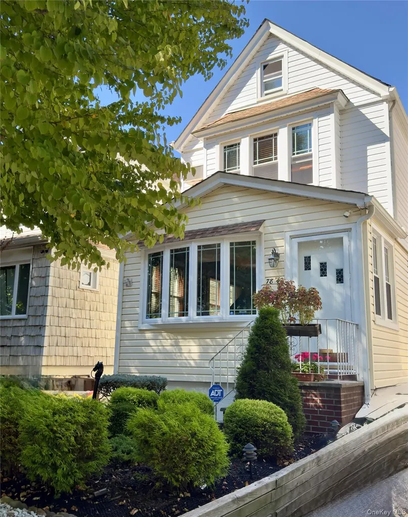 7842 64th Lane Glendale NY 11385