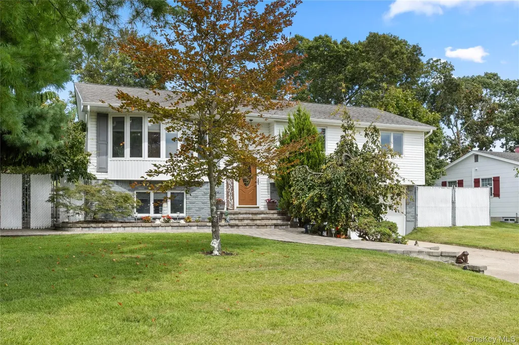 43 Tracy Lane East Islip NY 11730