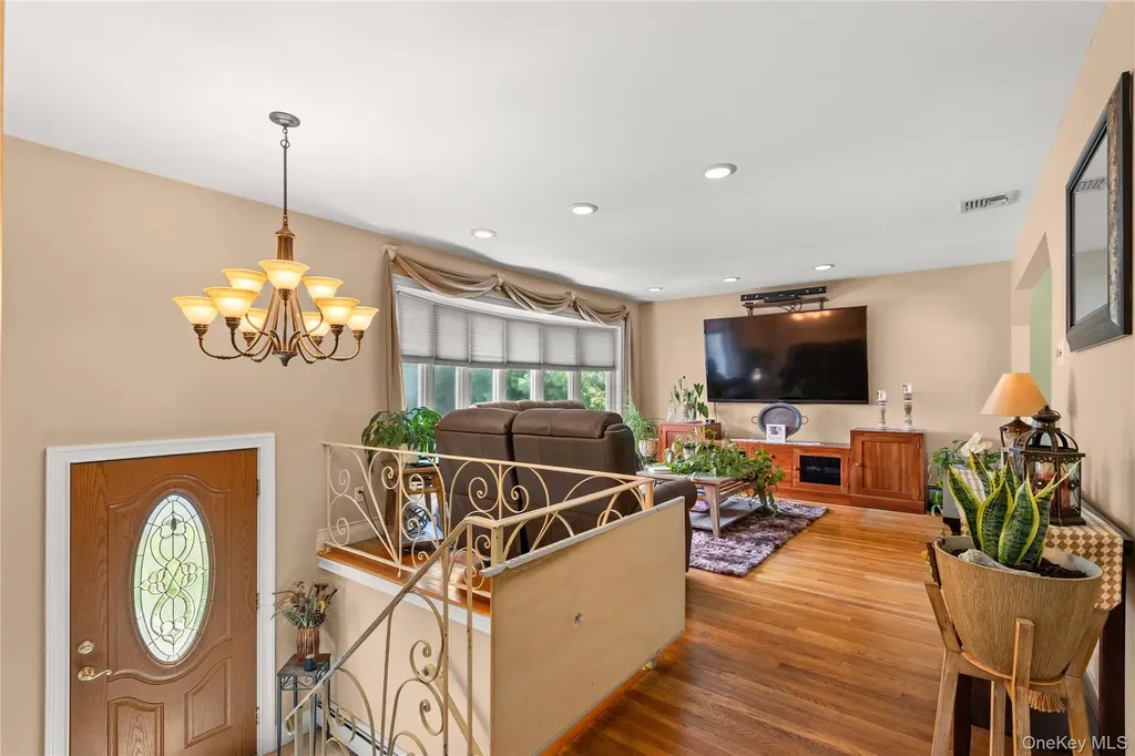 43 Tracy Lane East Islip NY 11730