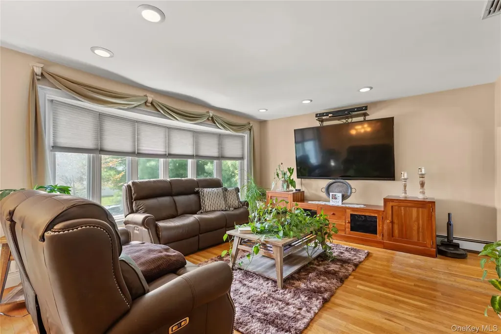 43 Tracy Lane East Islip NY 11730