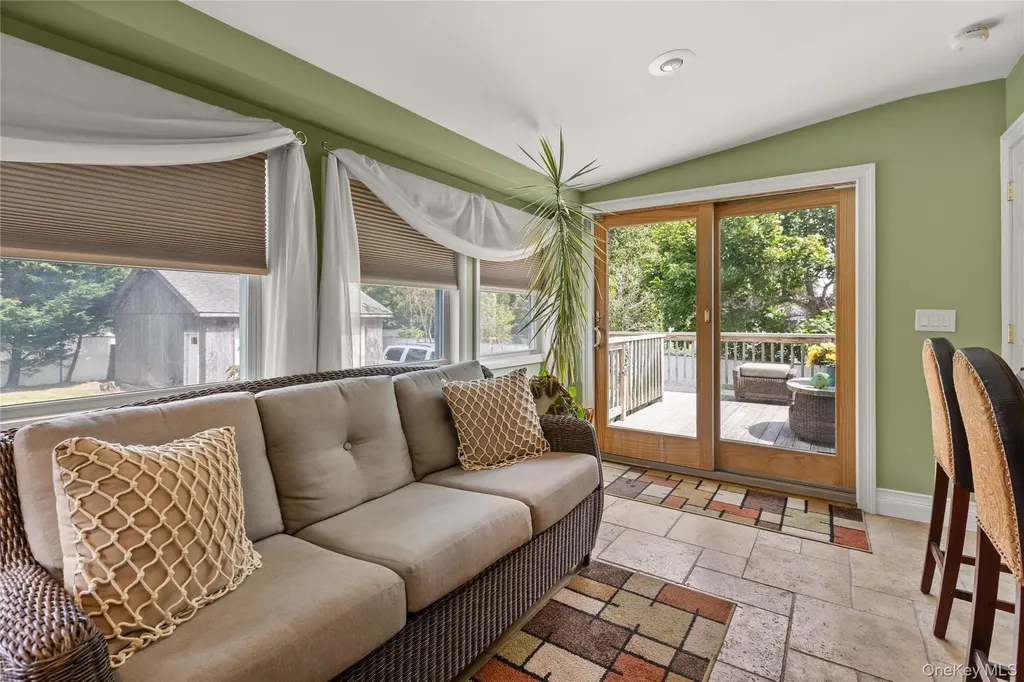 43 Tracy Lane East Islip NY 11730