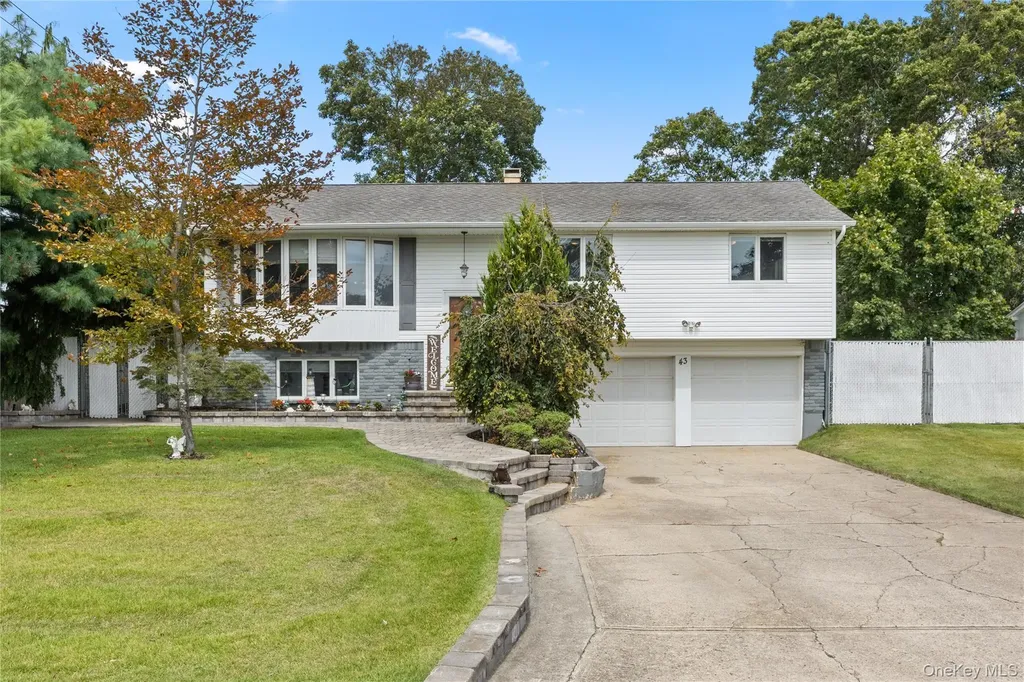 43 Tracy Lane East Islip NY 11730