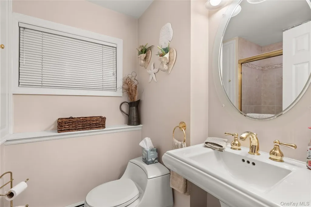 43 Tracy Lane East Islip NY 11730