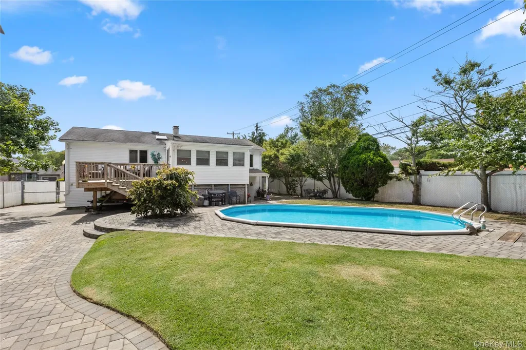 43 Tracy Lane East Islip NY 11730