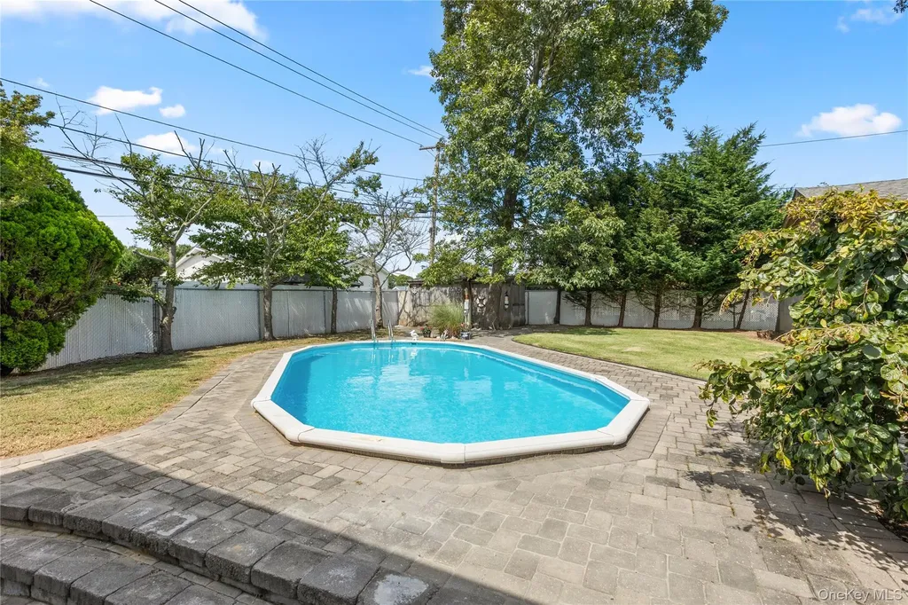 43 Tracy Lane East Islip NY 11730