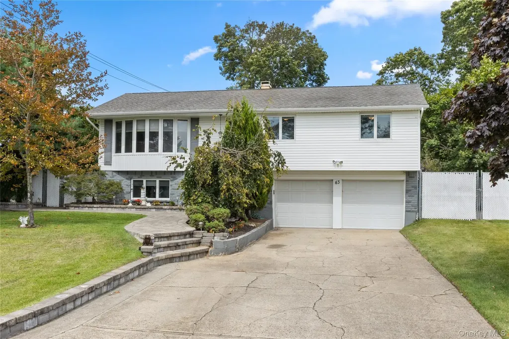 43 Tracy Lane East Islip NY 11730