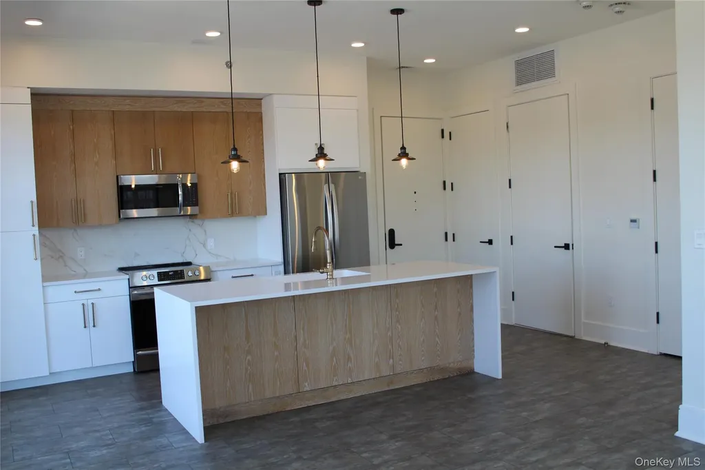 331 E Main Street Riverhead NY 11901