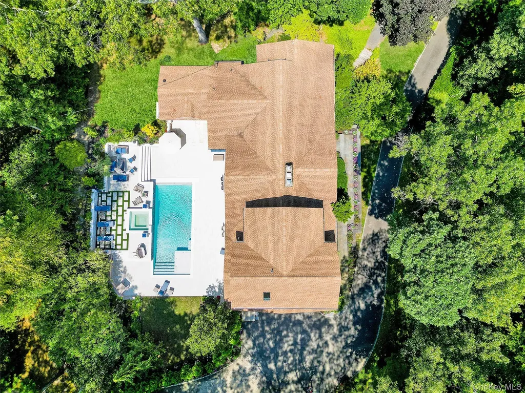 339 Meadow Lane Mill Neck NY 11765
