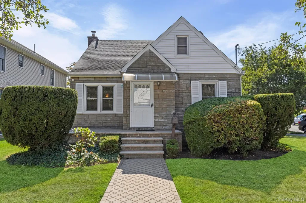 51 Stephen Avenue New Hyde Park NY 11040