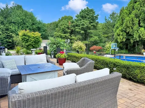 36 Ashley Circle Manorville NY 11949