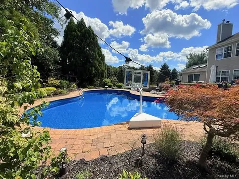 36 Ashley Circle Manorville NY 11949