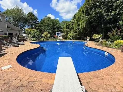 36 Ashley Circle Manorville NY 11949