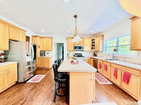 36 Ashley Circle Manorville NY 11949