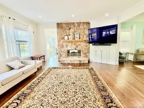 36 Ashley Circle Manorville NY 11949