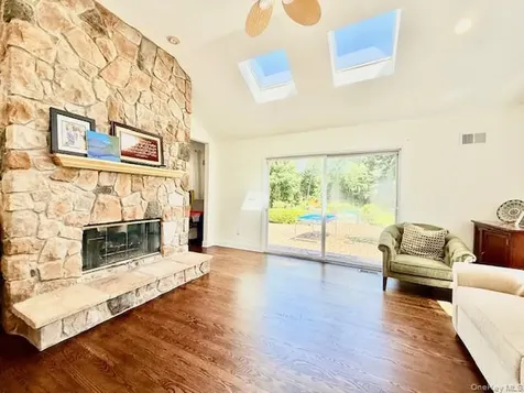 36 Ashley Circle Manorville NY 11949