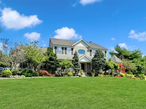 36 Ashley Circle Manorville NY 11949