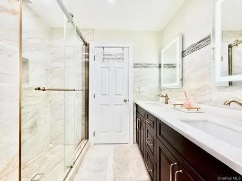 36 Ashley Circle Manorville NY 11949