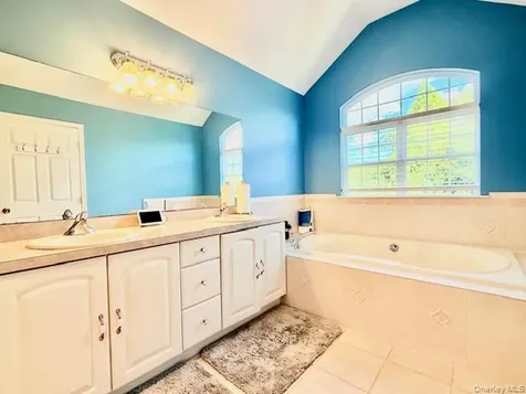 36 Ashley Circle Manorville NY 11949