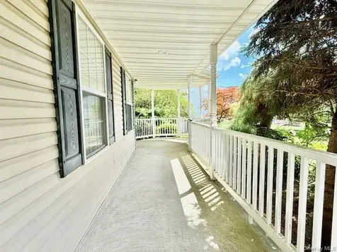 36 Ashley Circle Manorville NY 11949