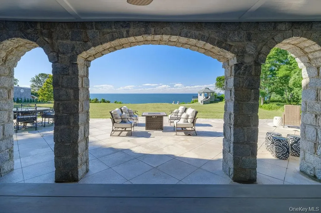 3875 Hallock Lane Mattituck NY 11952