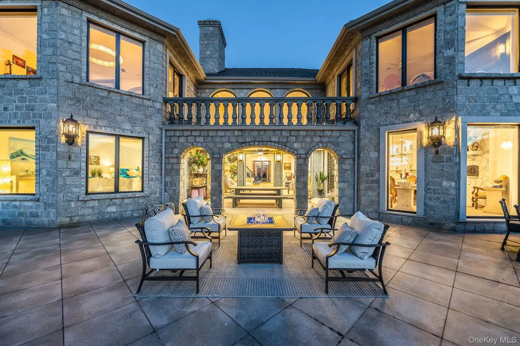 3875 Hallock Lane Mattituck NY 11952