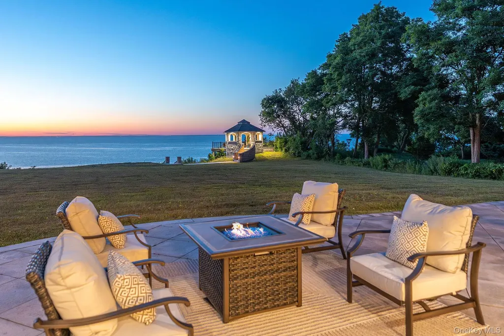 3875 Hallock Lane Mattituck NY 11952