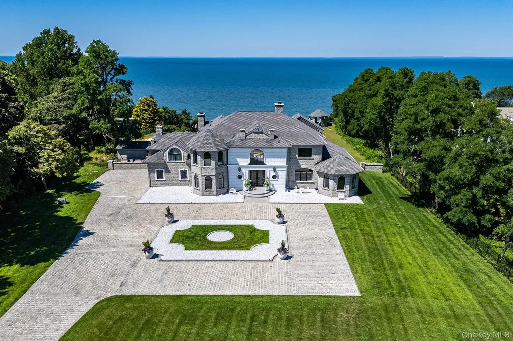 3875 Hallock Lane Mattituck NY 11952