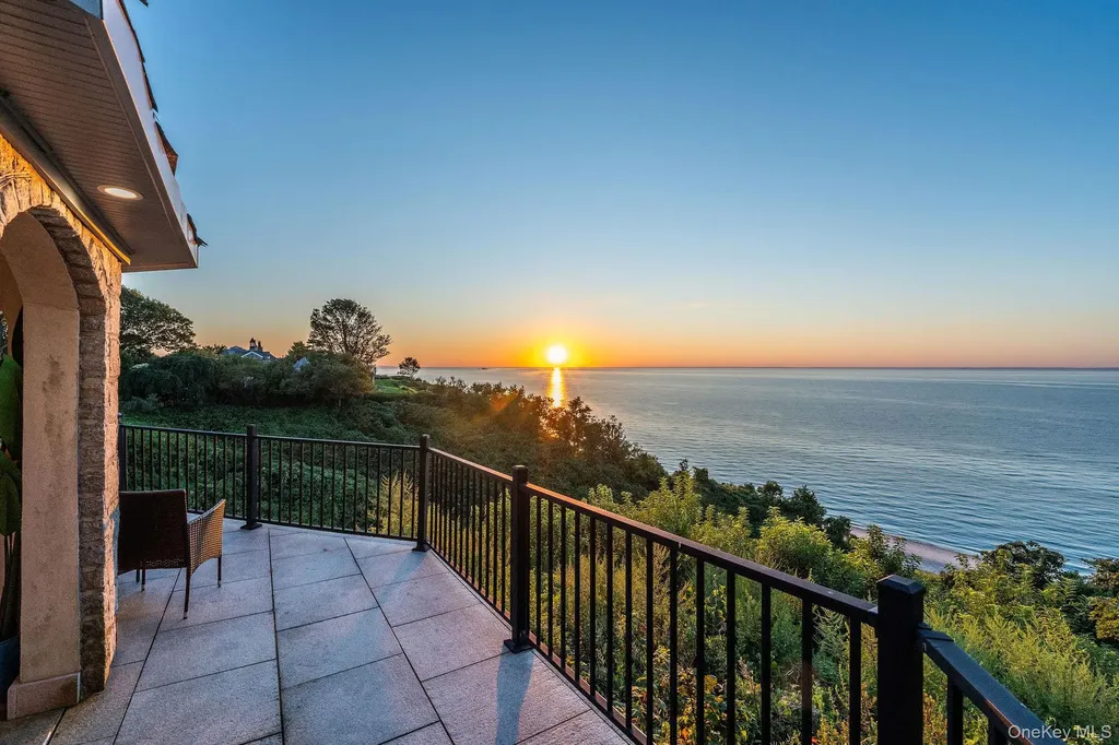 3875 Hallock Lane Mattituck NY 11952