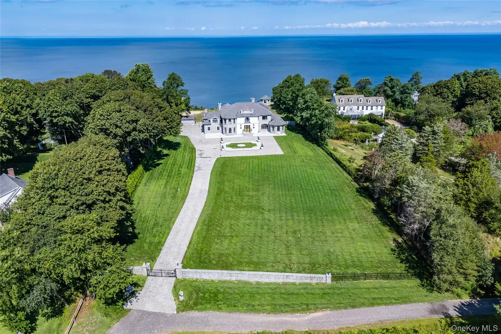 3875 Hallock Lane Mattituck NY 11952