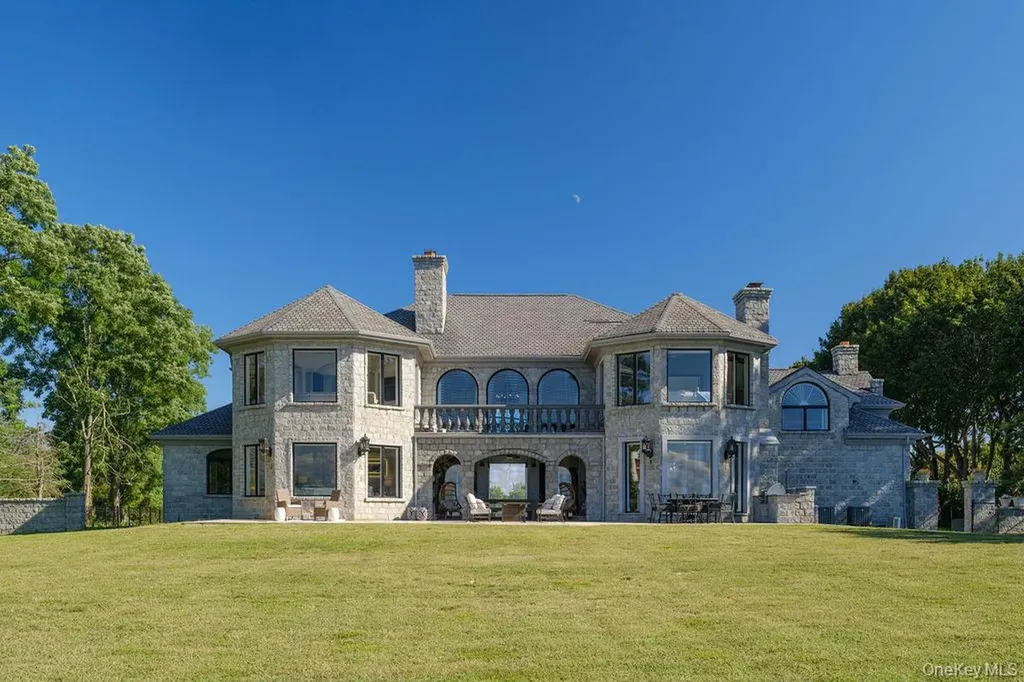 3875 Hallock Lane Mattituck NY 11952