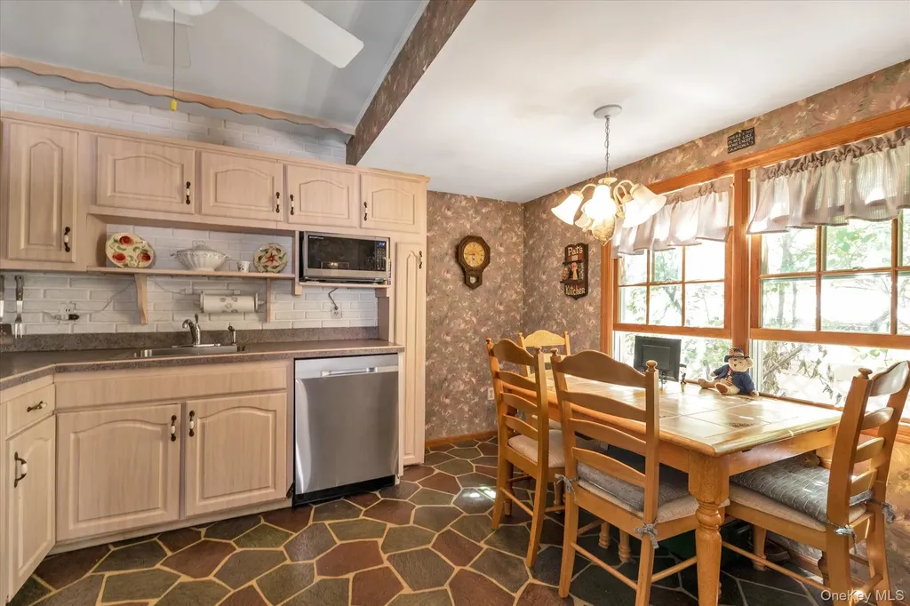 3902 Beechwood Place Seaford NY 11783