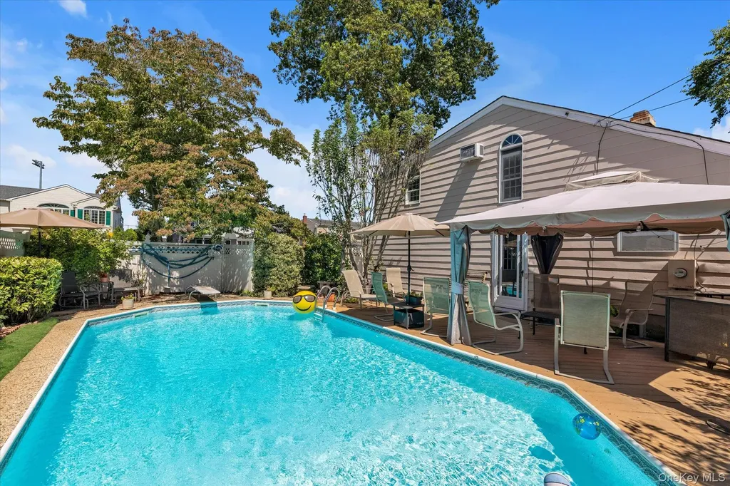 3902 Beechwood Place Seaford NY 11783