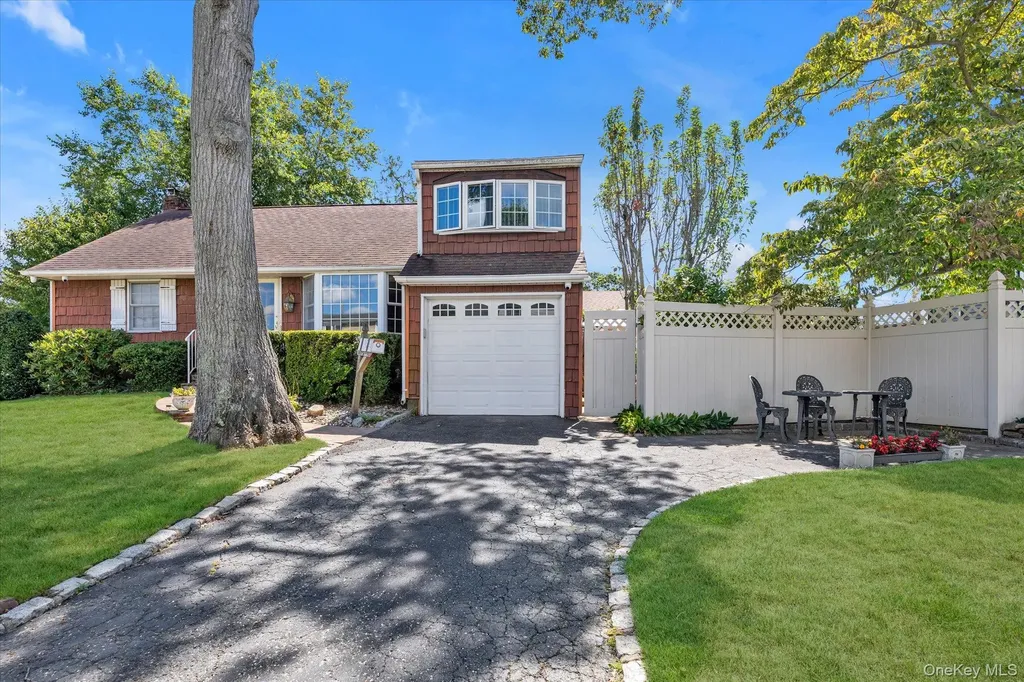 3902 Beechwood Place Seaford NY 11783