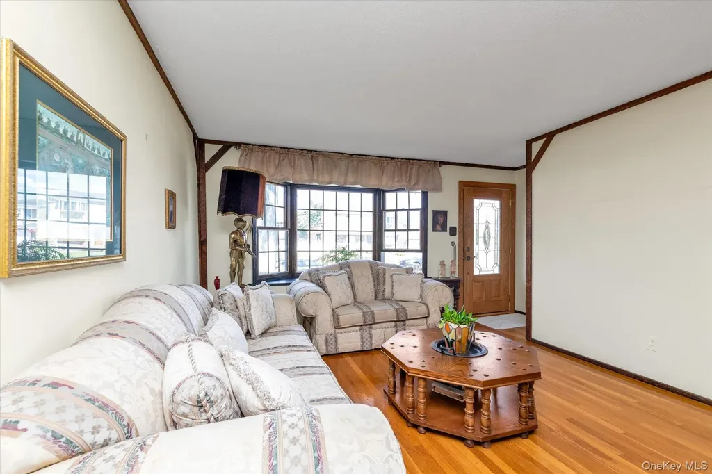 3902 Beechwood Place Seaford NY 11783