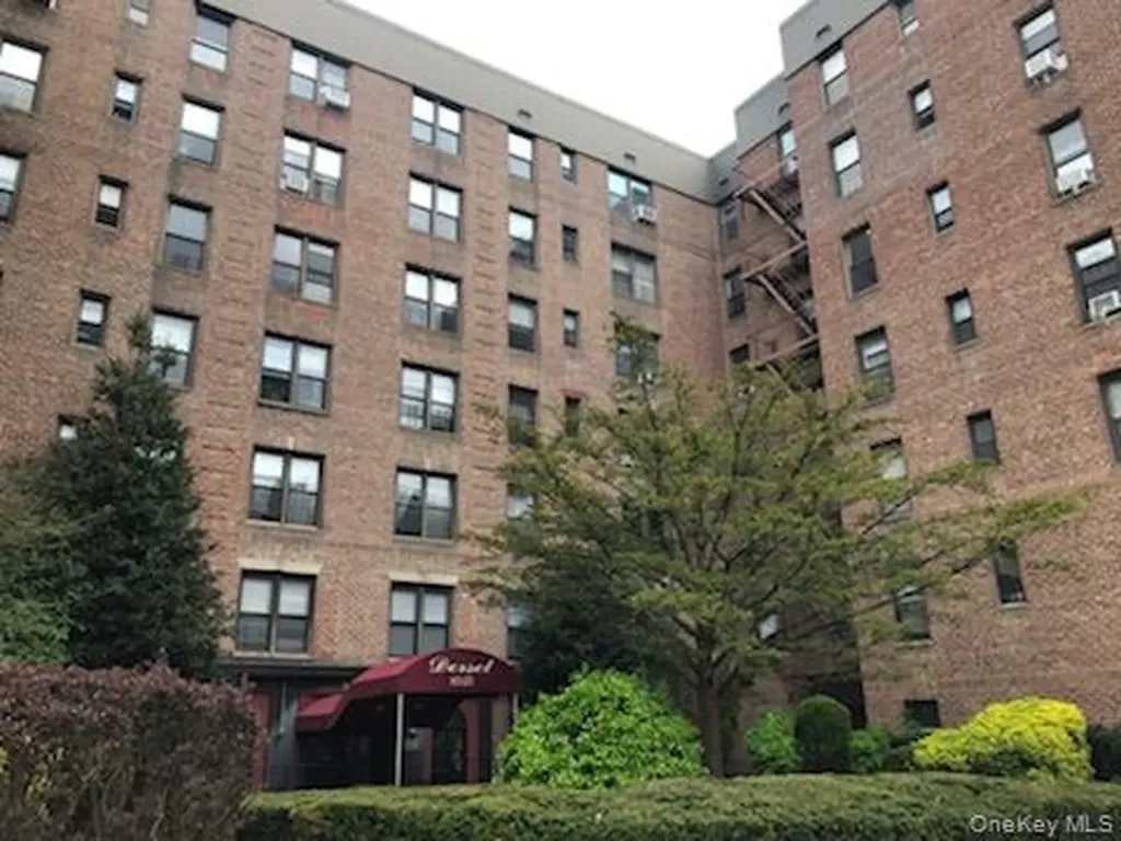 83-25 98th Woodhaven NY 11421
