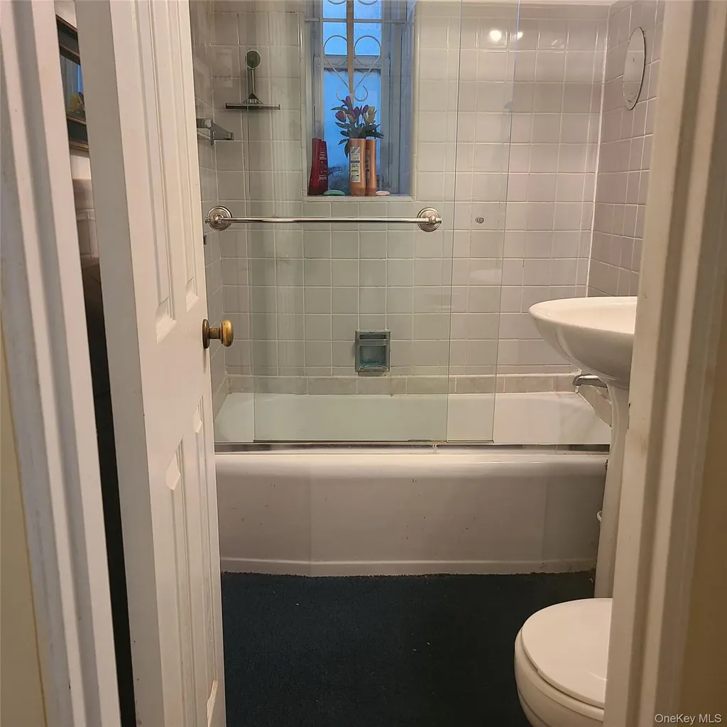 83-25 98th Woodhaven NY 11421
