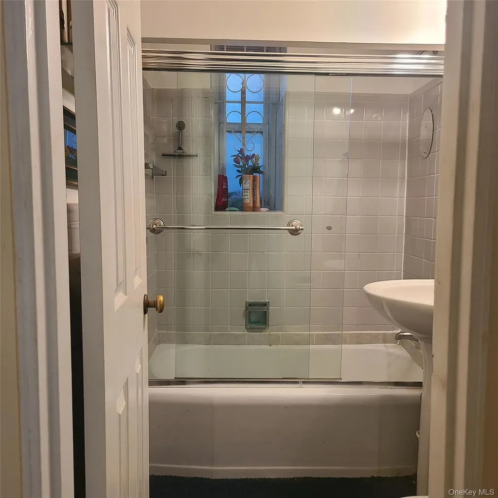 83-25 98th Woodhaven NY 11421