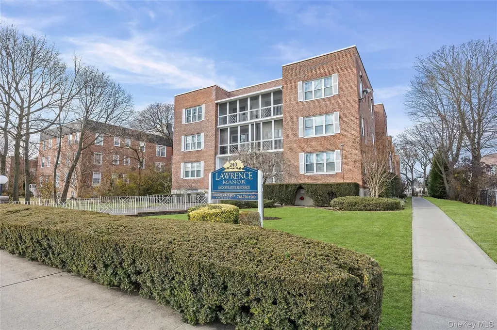 240 Central Avenue Lawrence NY 11559