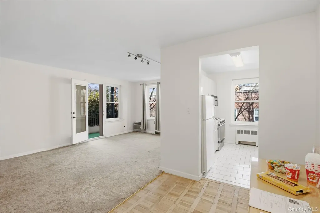 240 Central Avenue Lawrence NY 11559