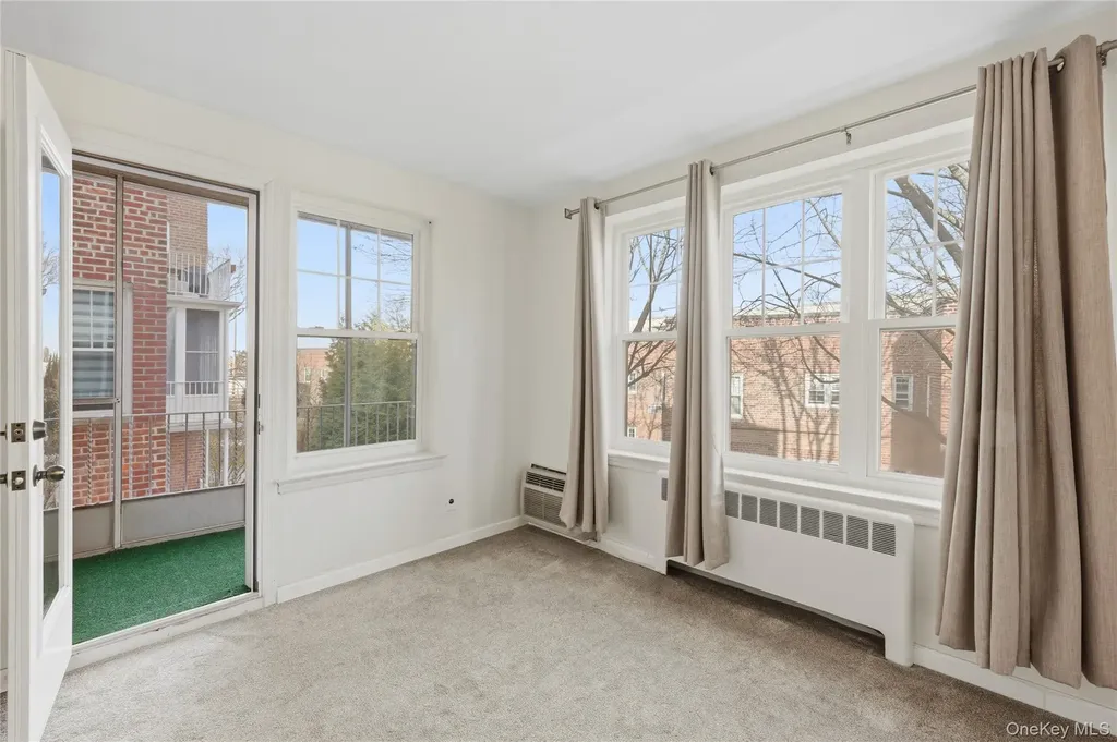 240 Central Avenue Lawrence NY 11559