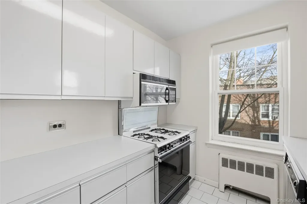 240 Central Avenue Lawrence NY 11559