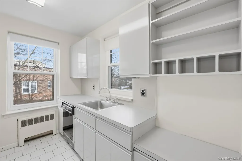 240 Central Avenue Lawrence NY 11559