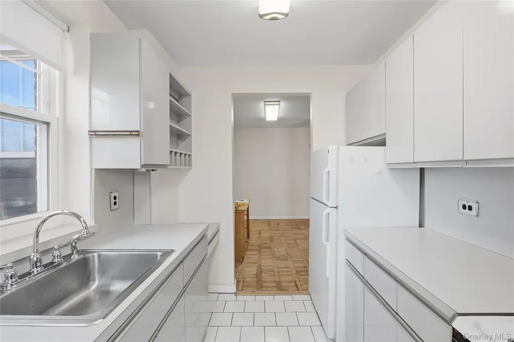 240 Central Avenue Lawrence NY 11559