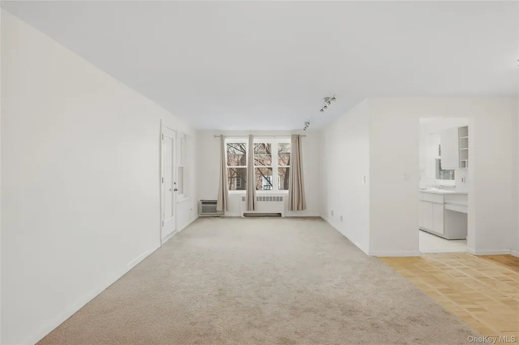 240 Central Avenue Lawrence NY 11559