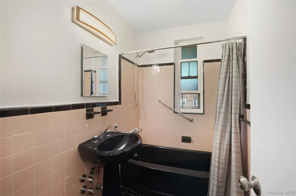 240 Central Avenue Lawrence NY 11559
