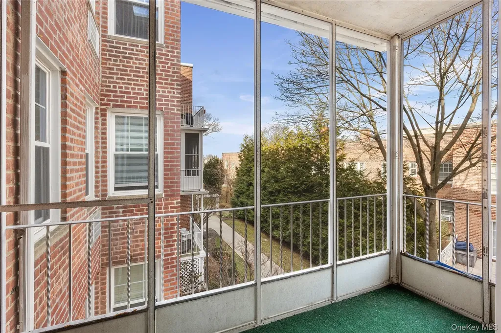 240 Central Avenue Lawrence NY 11559