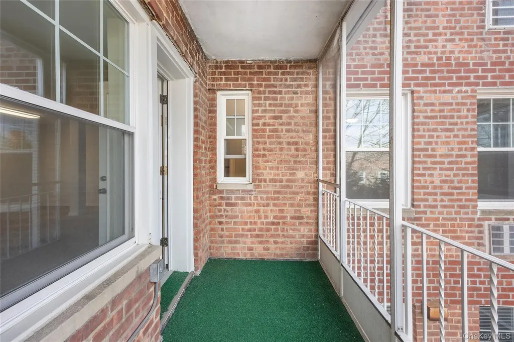 240 Central Avenue Lawrence NY 11559