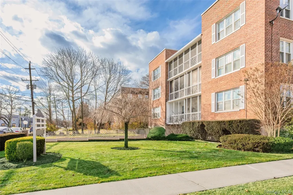 240 Central Avenue Lawrence NY 11559