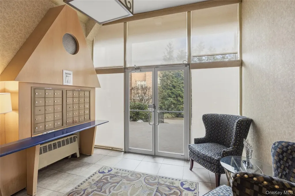 240 Central Avenue Lawrence NY 11559
